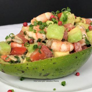 Salada Low Carb de abacate com camarão – Simplesmente um arraso!