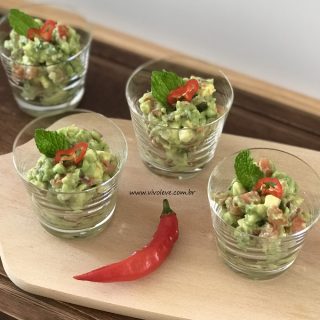 Guacamole: uma receita fácil e prática para você incorporar o delicioso abacate no seu dia a dia