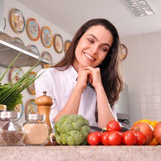 Segredo Culinário: 20 truques incríveis para deixar a sua cozinha mais prática e saudável – Qual você já conhecia?